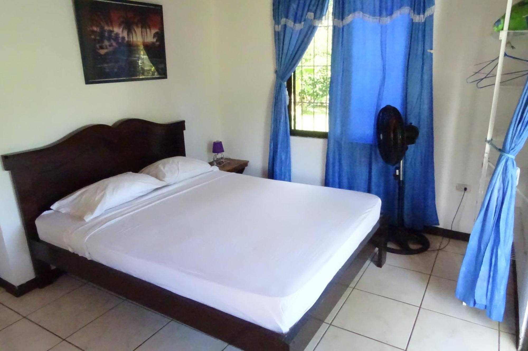 Cabinas Los Tucanes Кахуита Екстериор снимка